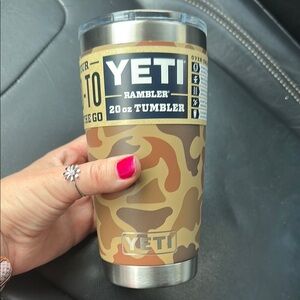 YETI Rambler 20 oz Tumbler in Wetlands Camo